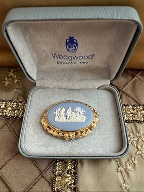Royal Blue Wedgwood Jasperware Cameo Brooch 18K GP Acanthus Border Original Box
